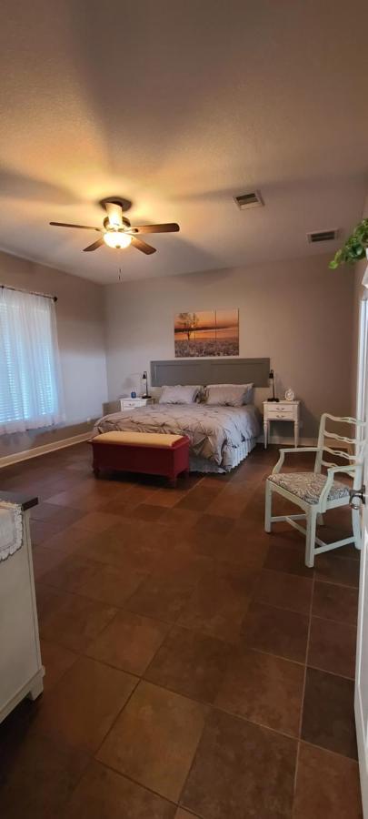 Hill Country Haute N Haus Relax And Renew Fischer Экстерьер фото